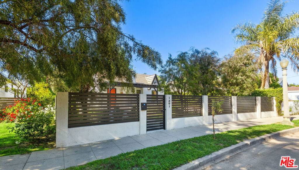 Los Angeles, CA 90041,1491 Oak Grove DR