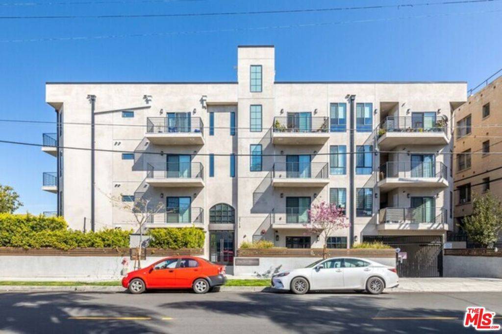 Los Angeles, CA 90019,3715 San Marino ST #304