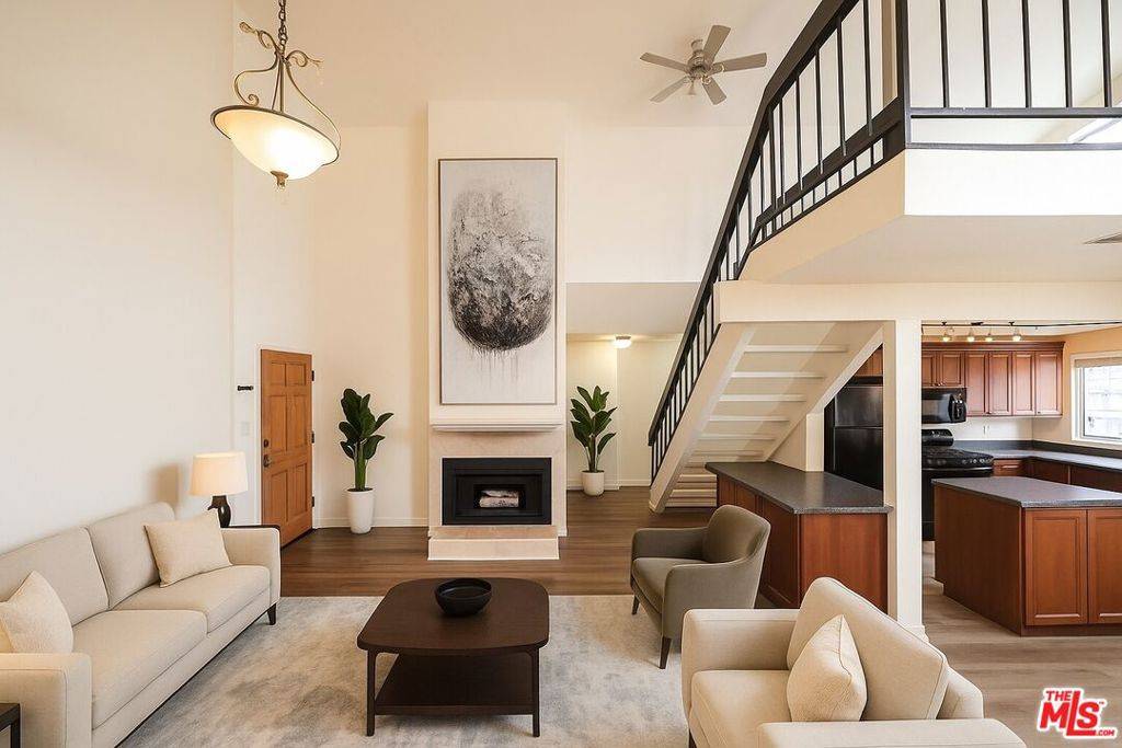 Tarzana, CA 91356,18433 Hatteras ST #507