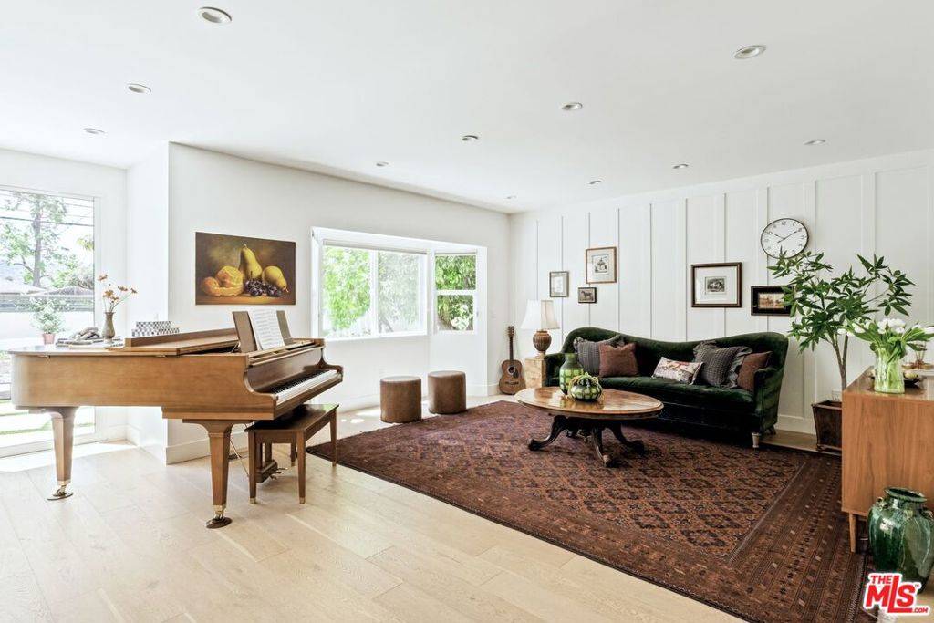Sherman Oaks, CA 91423,13514 Morrison ST