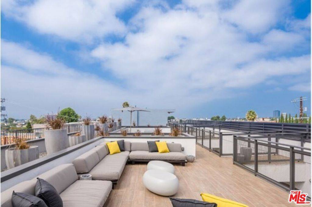 Los Angeles, CA 90025,1831 Sawtelle BLVD #207