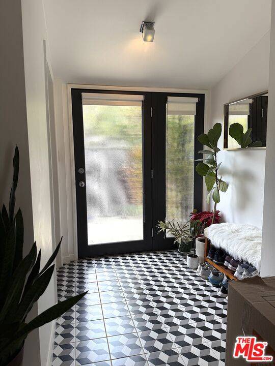 Los Angeles, CA 90068,3252 De Witt DR