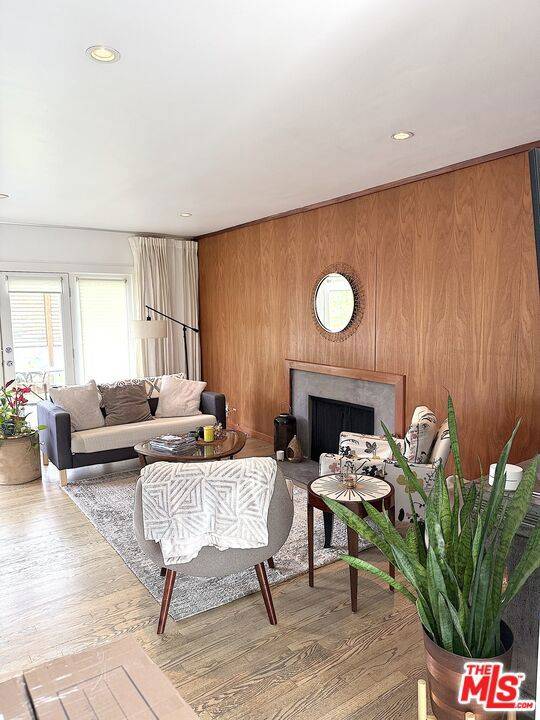 Los Angeles, CA 90068,3252 De Witt DR