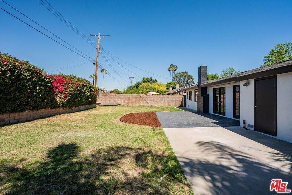 Canoga Park, CA 91303,22309 Leadwell ST