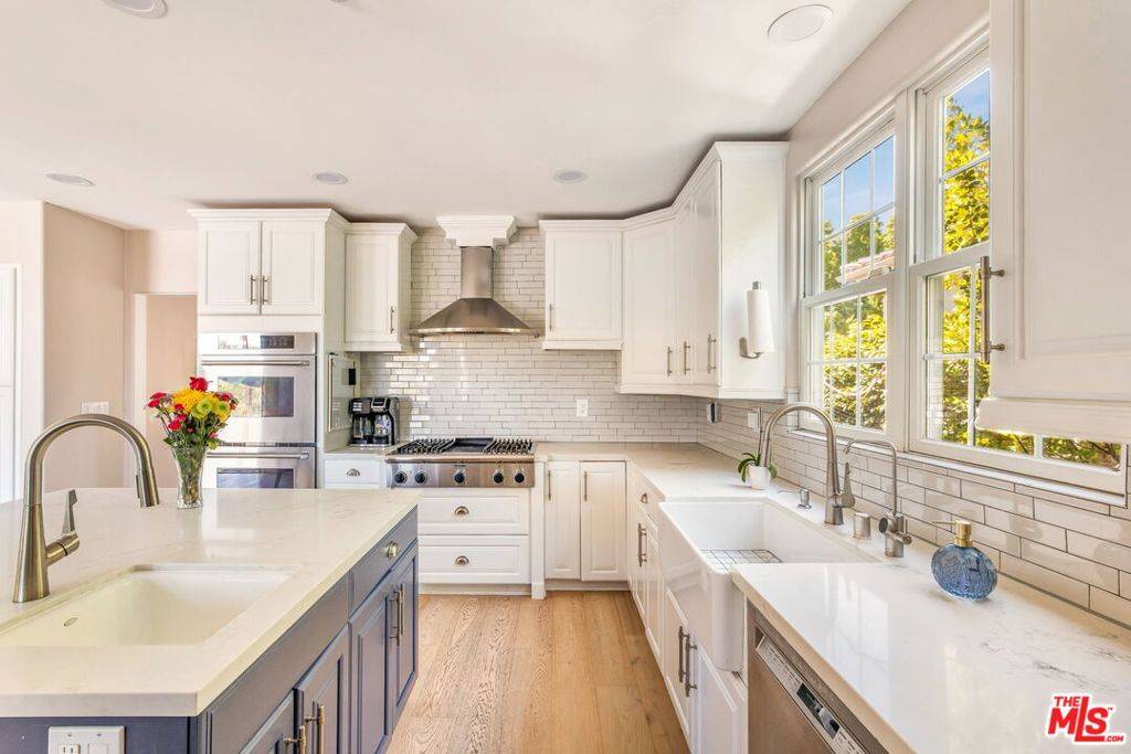 Sherman Oaks, CA 91423,3942 Glenridge DR
