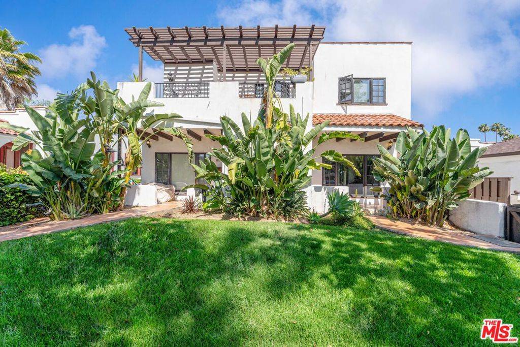 West Hollywood, CA 90046,1208 Poinsettia DR