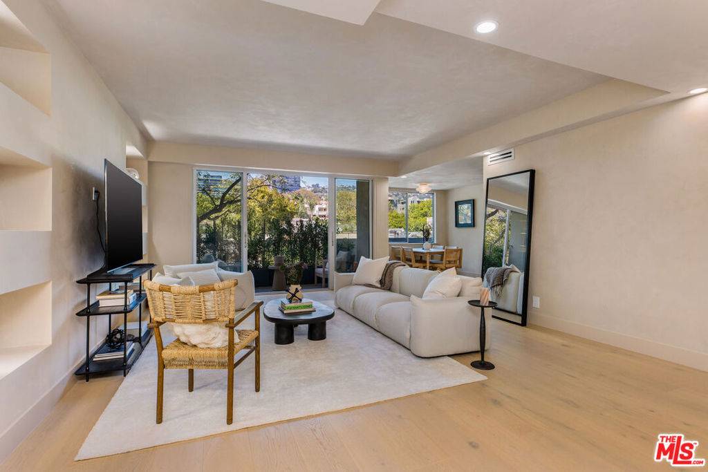 West Hollywood, CA 90069,818 N Doheny DR #205