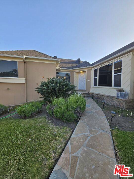 Los Angeles, CA 90043,4512 Chasar PL