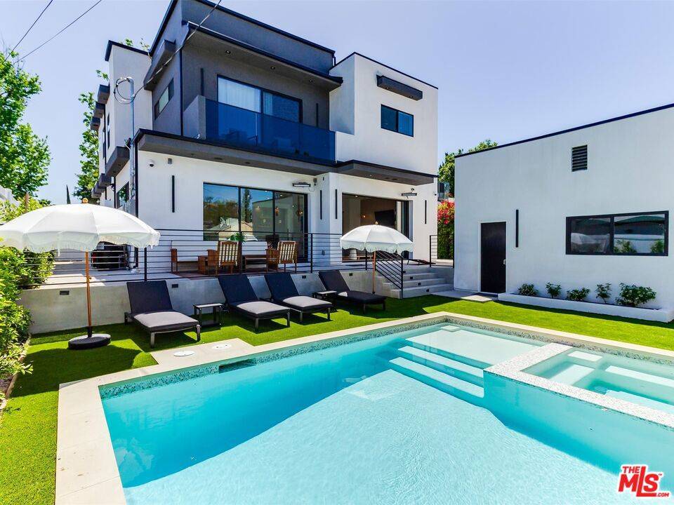 Encino, CA 91316,5929 Hesperia AVE