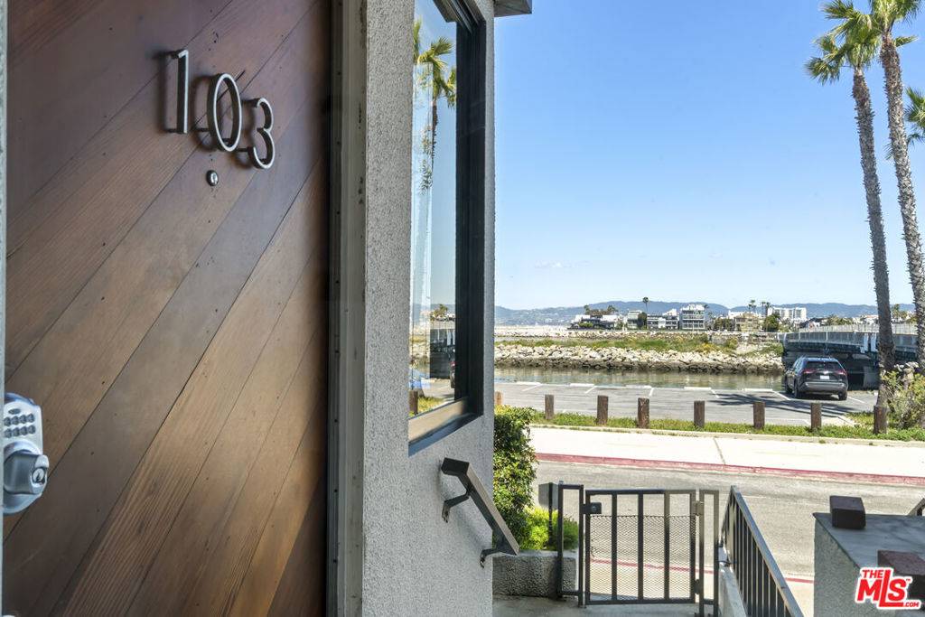 Playa Del Rey, CA 90293,6209 Pacific AVE #103
