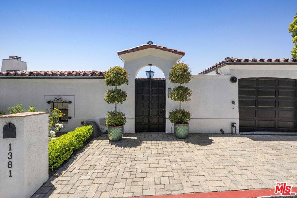 Beverly Hills, CA 90210,1381 Summitridge DR