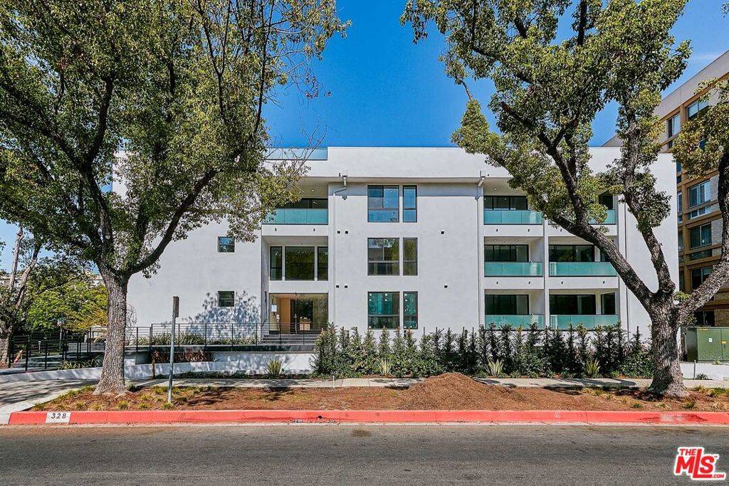 Beverly Hills, CA 90210,328 N Maple DR #205