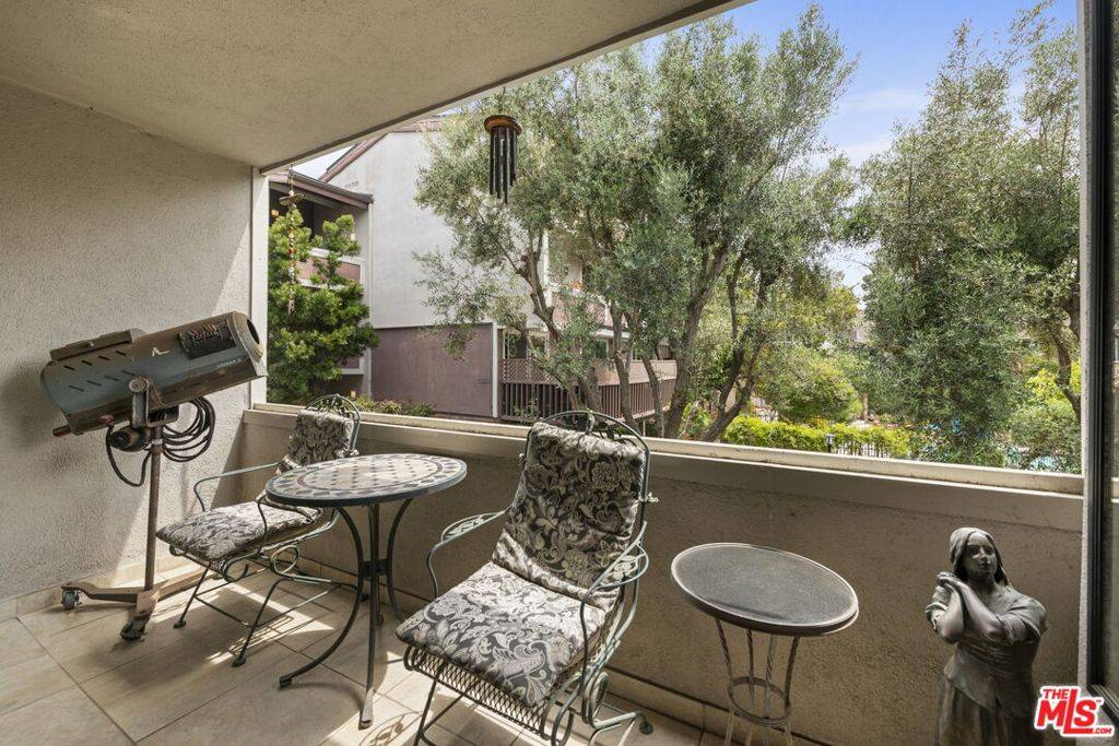 Culver City, CA 90230,6555 Green Valley CIR #215