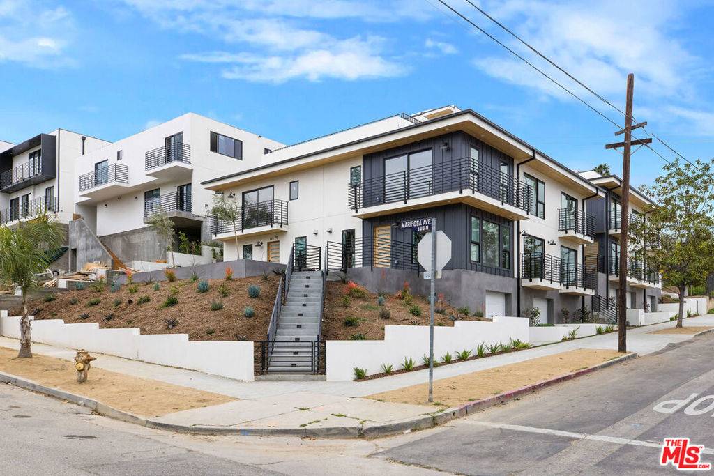 Los Angeles, CA 90004,571 1/2 Mariposa ST