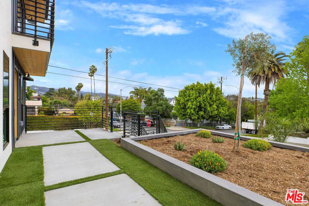Los Angeles, CA 90004,571 1/2 Mariposa ST