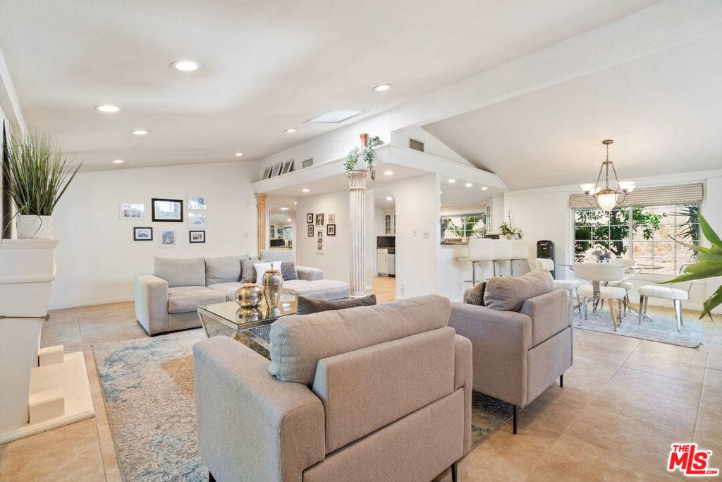 4754 Cerrillos DR Woodland Hills, CA 91364
