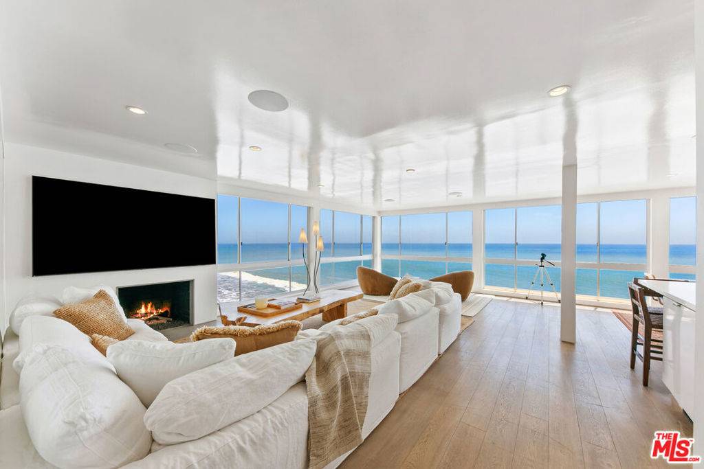 Malibu, CA 90265,22548 PACIFIC COAST HWY #311