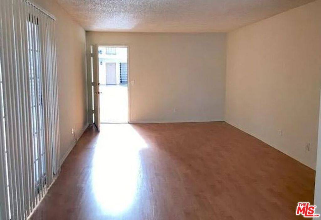 Van Nuys, CA 91406,16731 Sherman WAY