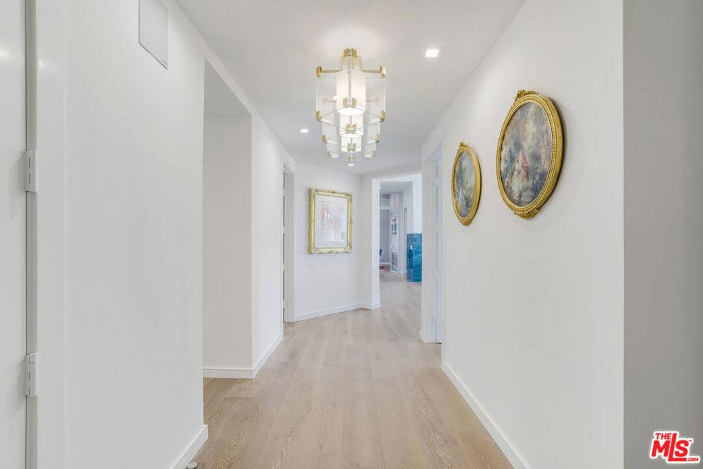 Los Angeles, CA 90067,10100 Empyrean WAY #301
