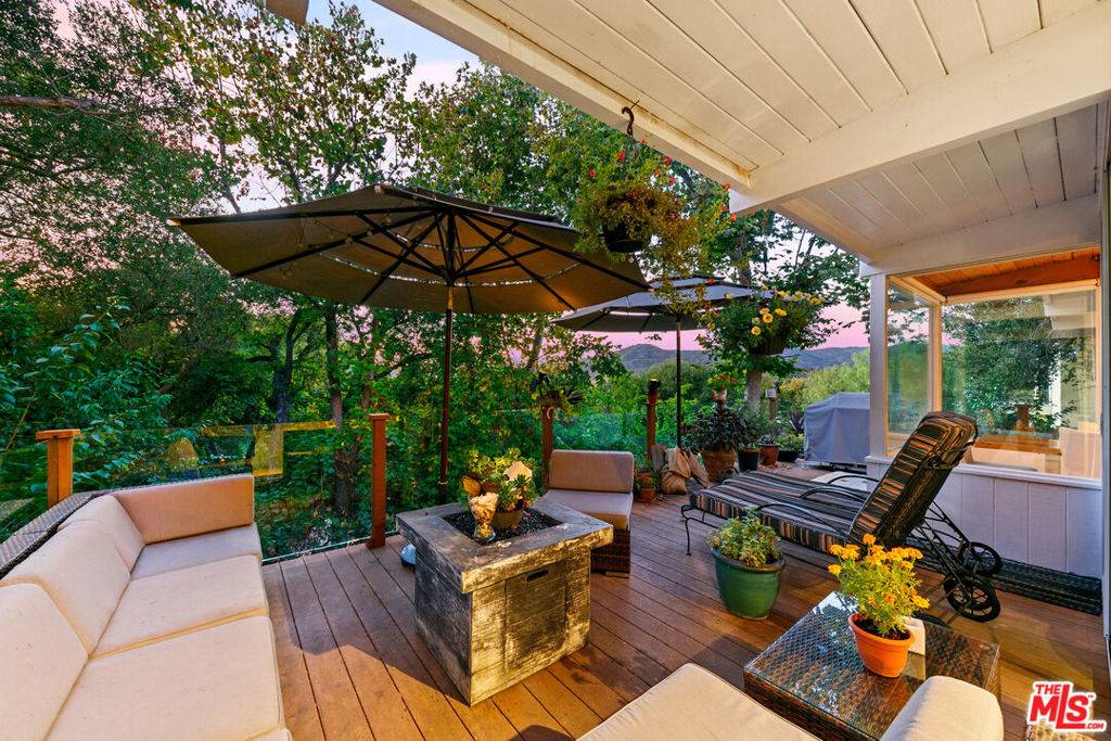 Calabasas, CA 91302,679 Wonder View DR