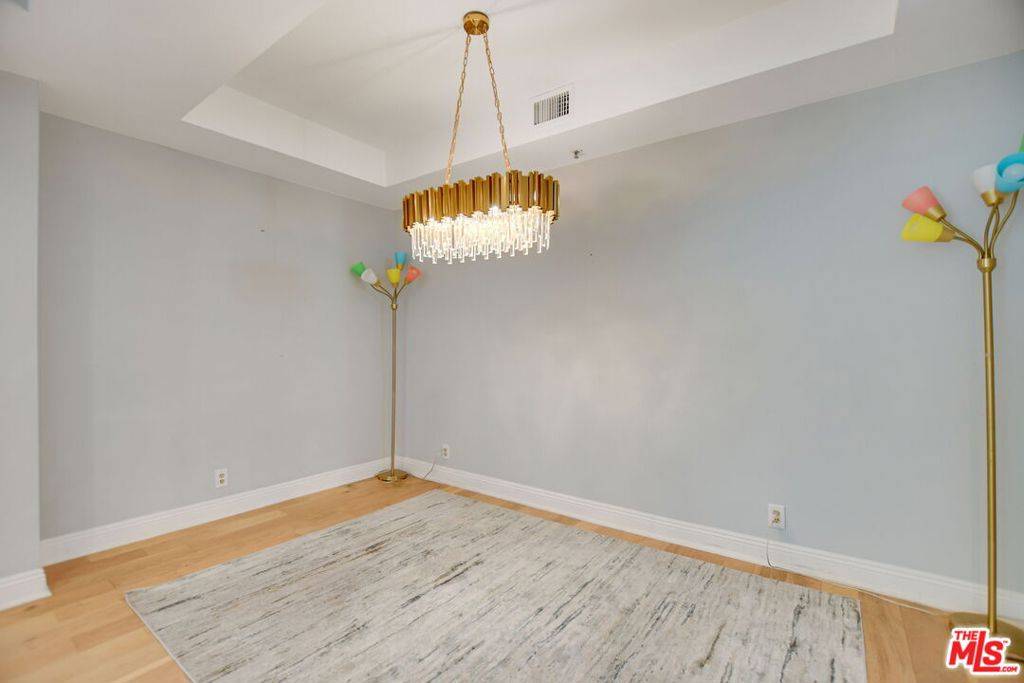 Los Angeles, CA 90067,2112 Century Park LN #212