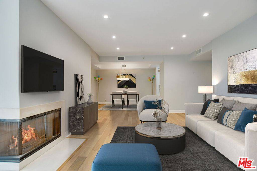 Los Angeles, CA 90067,2112 Century Park LN #212