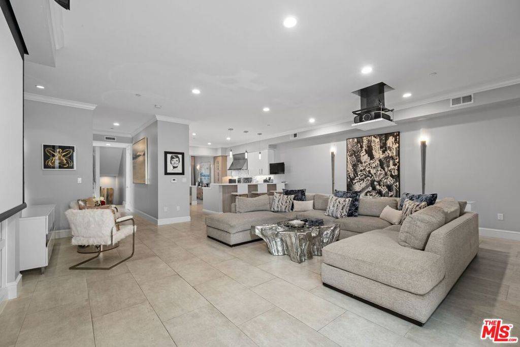 Los Angeles, CA 90094,6099 S Seabluff DR