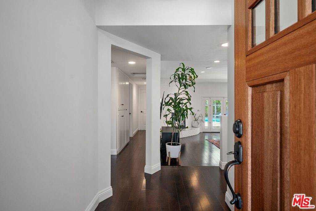 Van Nuys, CA 91401,5716 Sunnyslope AVE