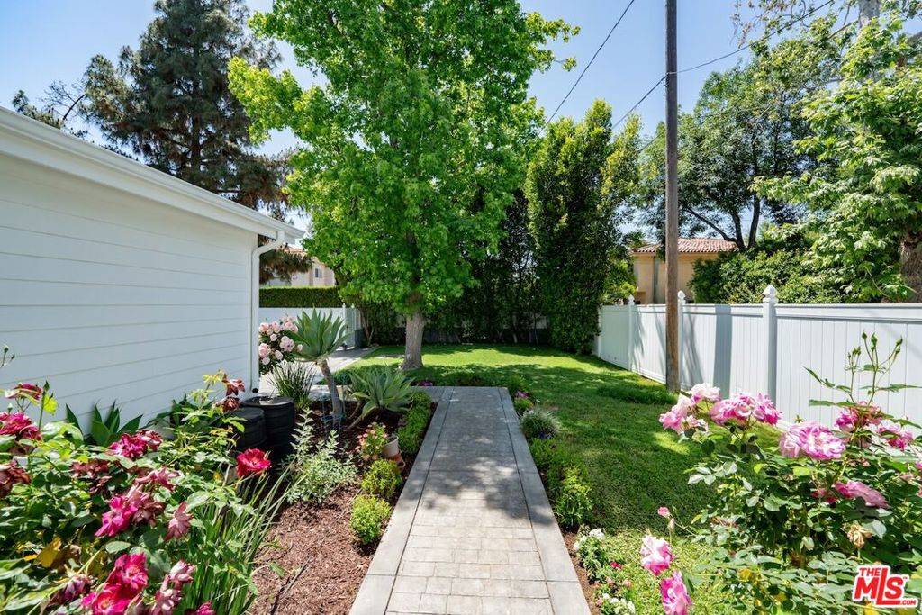 Sherman Oaks, CA 91403,5114 Cedros AVE
