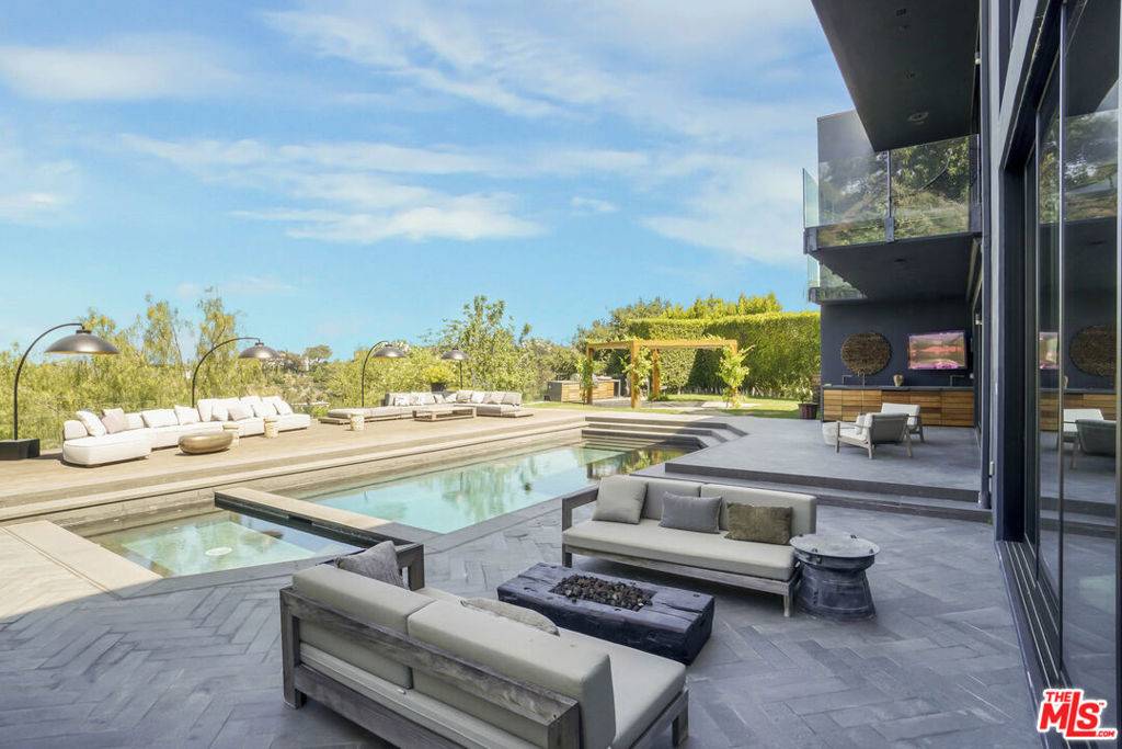 Beverly Hills, CA 90210,9152 Janice PL
