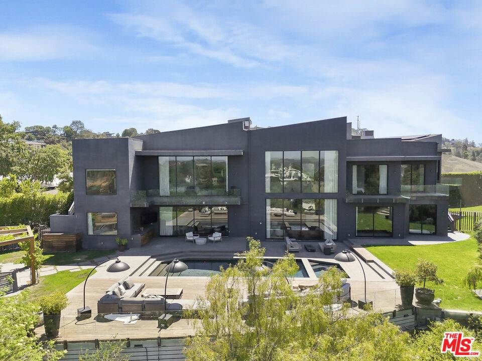 Beverly Hills, CA 90210,9152 Janice PL