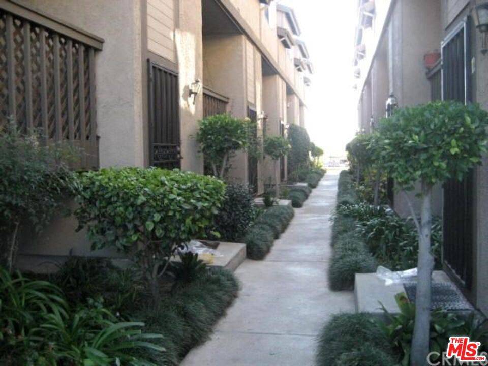 Gardena, CA 90247,850 W 157TH ST #7