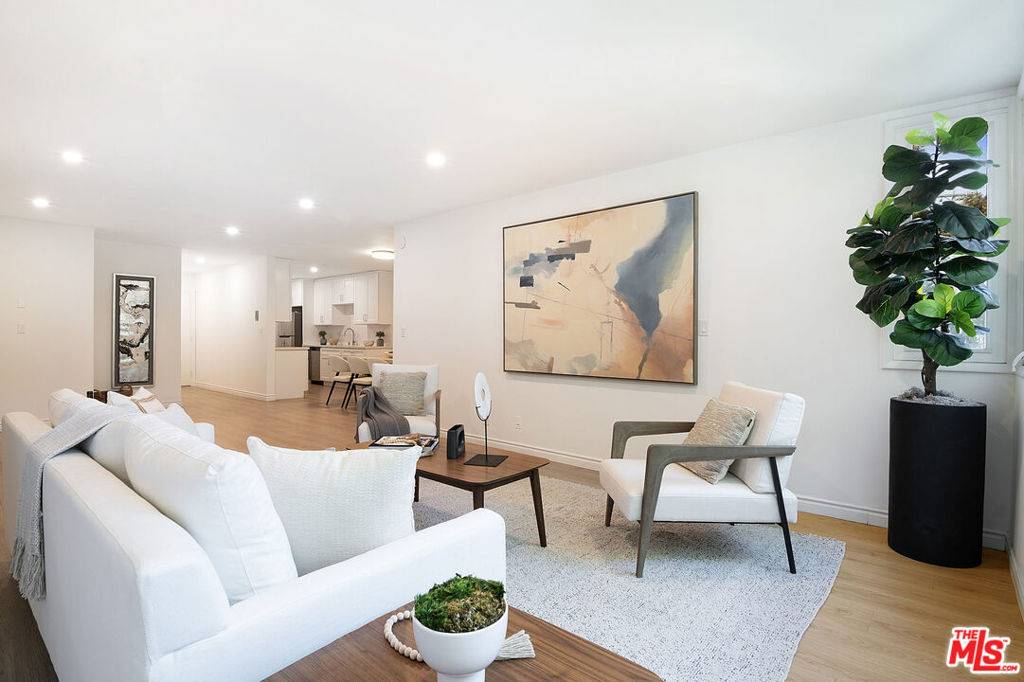 Los Angeles, CA 90024,10725 Ohio AVE #204