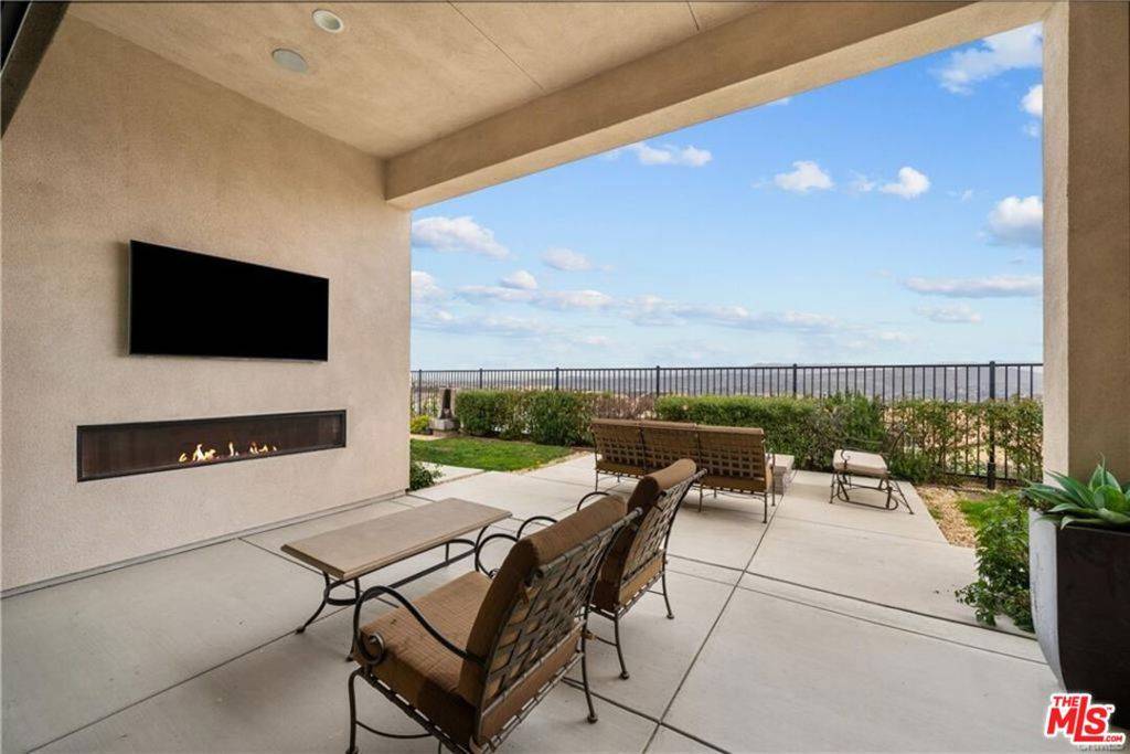 Santa Clarita, CA 91387,18693 Juniper Springs DR