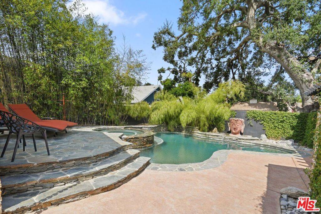 North Hollywood, CA 91601,5324 Irvine AVE