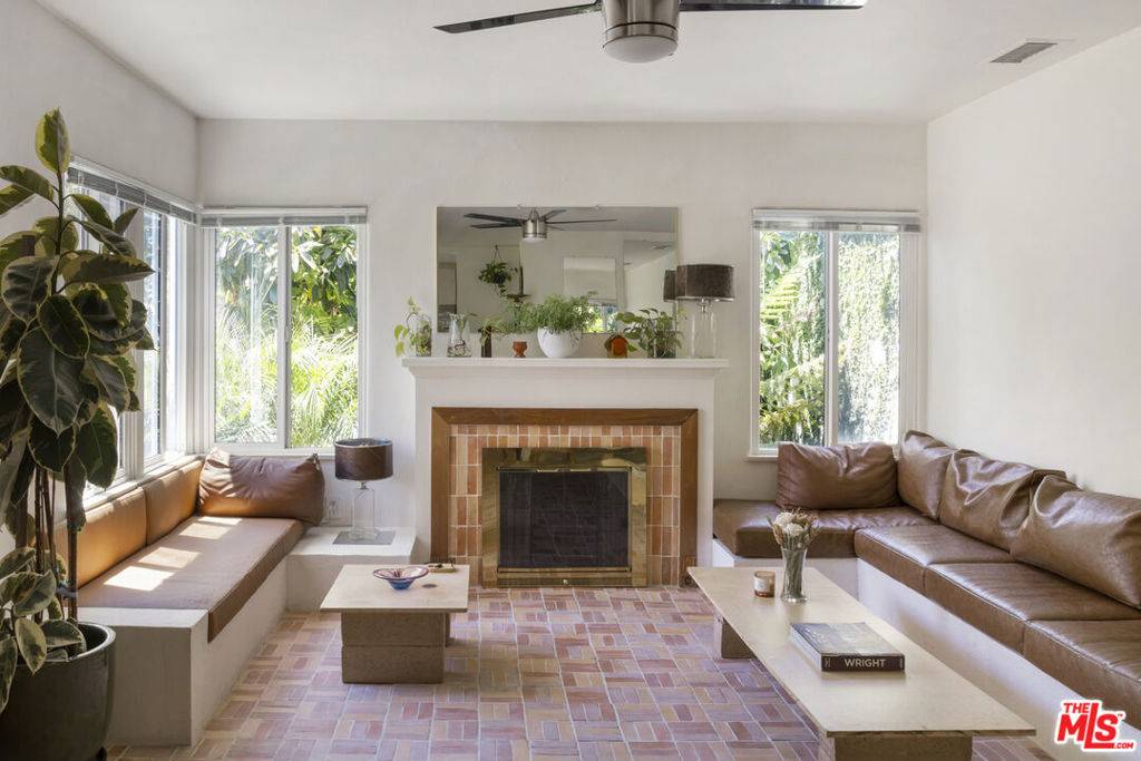 North Hollywood, CA 91606,11525 Calvert ST
