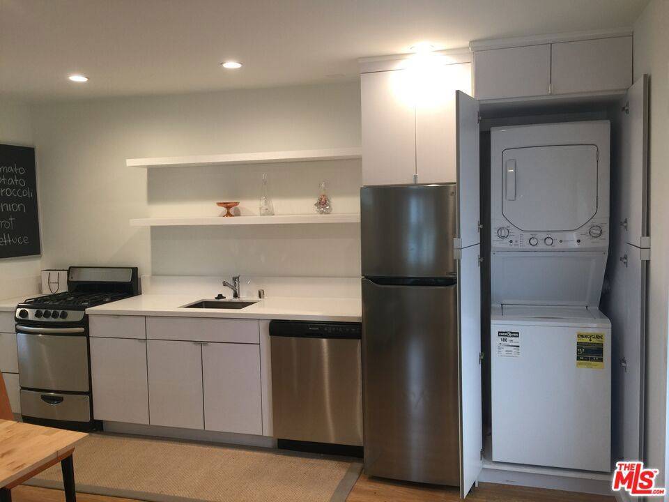 West Hills, CA 91307,7040 Semrad RD