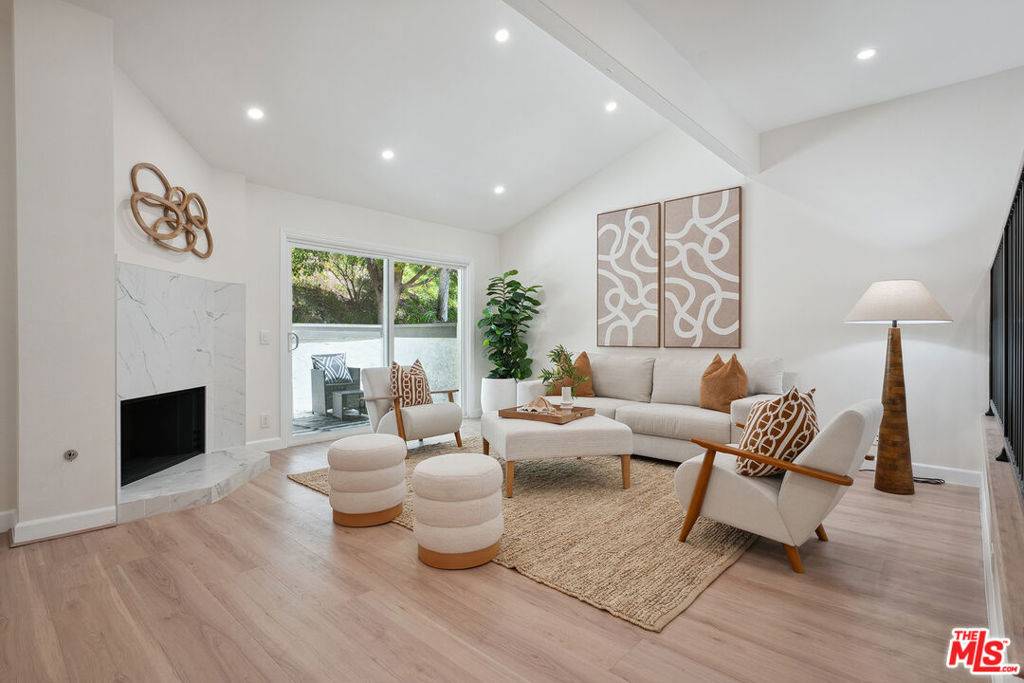 Pacific Palisades, CA 90272,17109 Palisades CIR