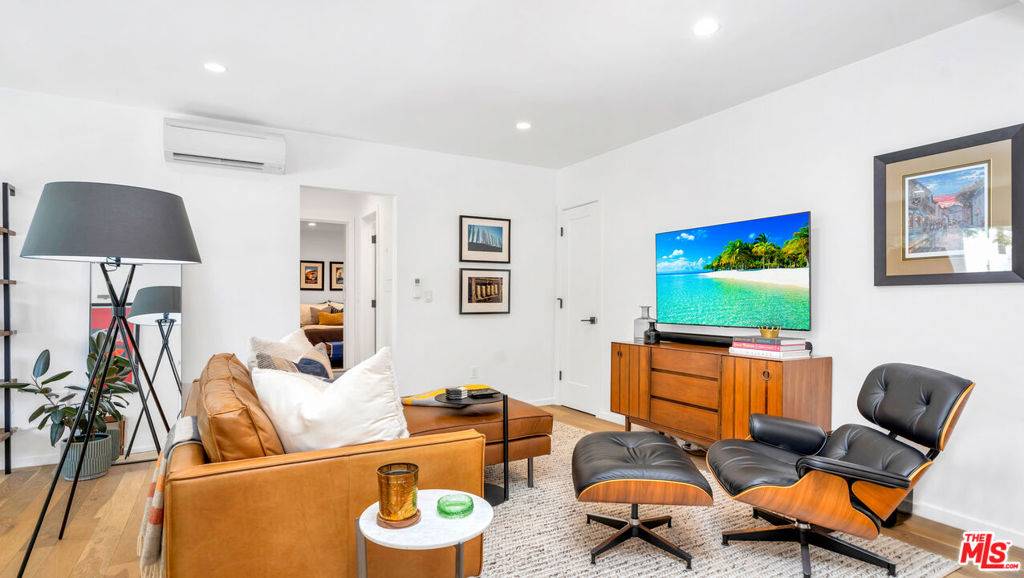 West Hollywood, CA 90048,536 N Orlando AVE #1