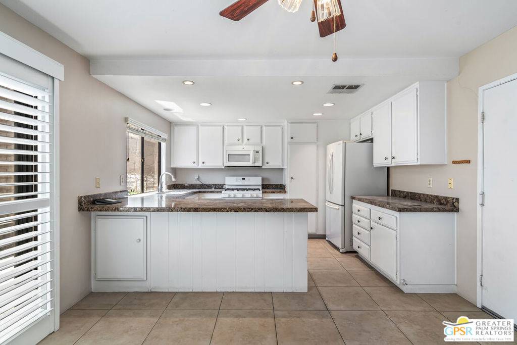 2355 S Gene Autry TRL #E Palm Springs, CA 92264