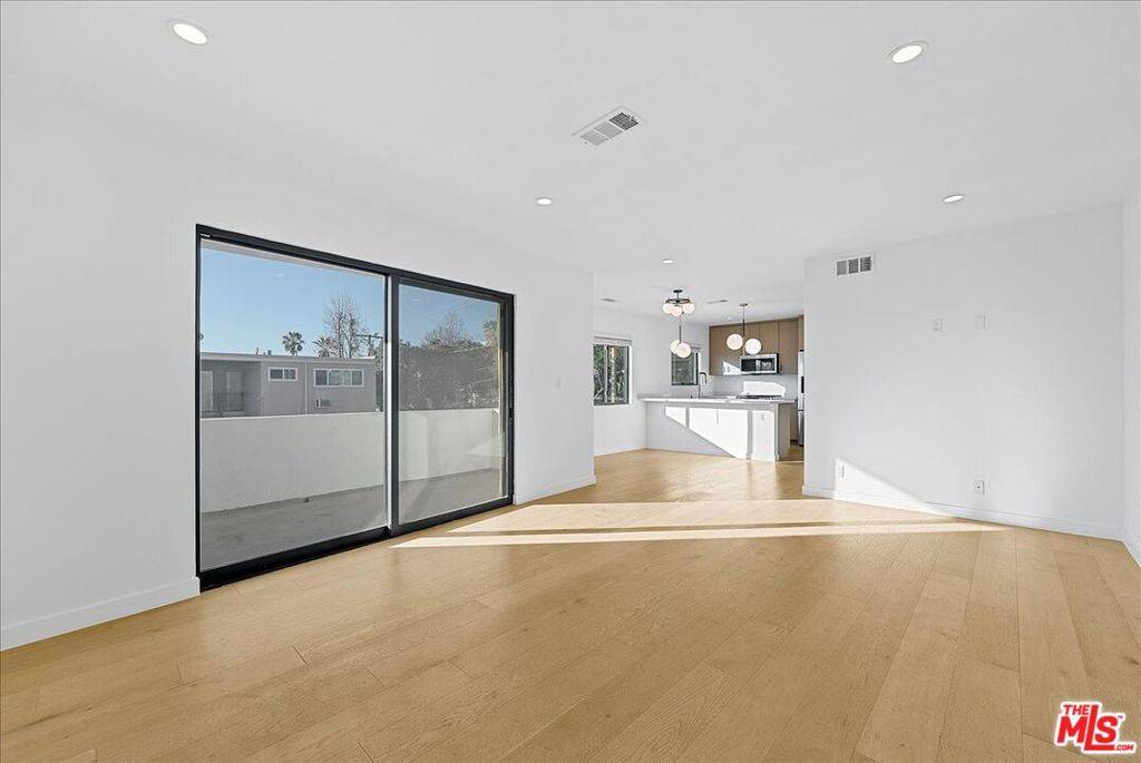 West Hollywood, CA 90069,1210 Larrabee ST #1