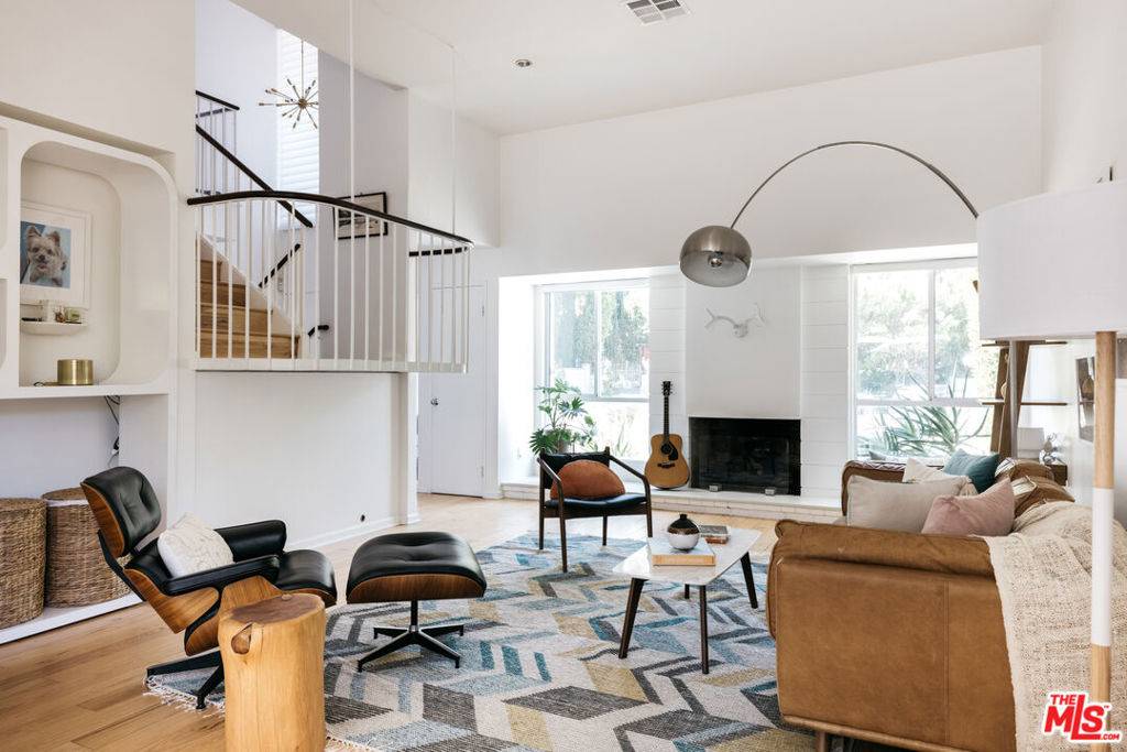 Encino, CA 91436,3456 Ardsley PL