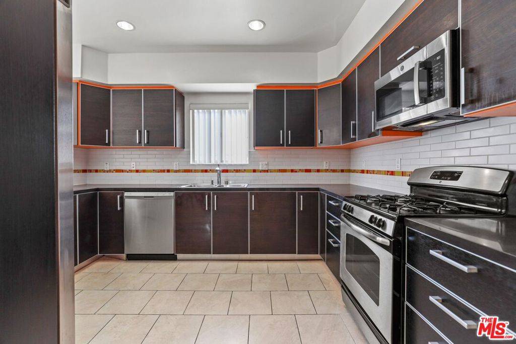 Los Angeles, CA 90025,1331 Amherst AVE #302