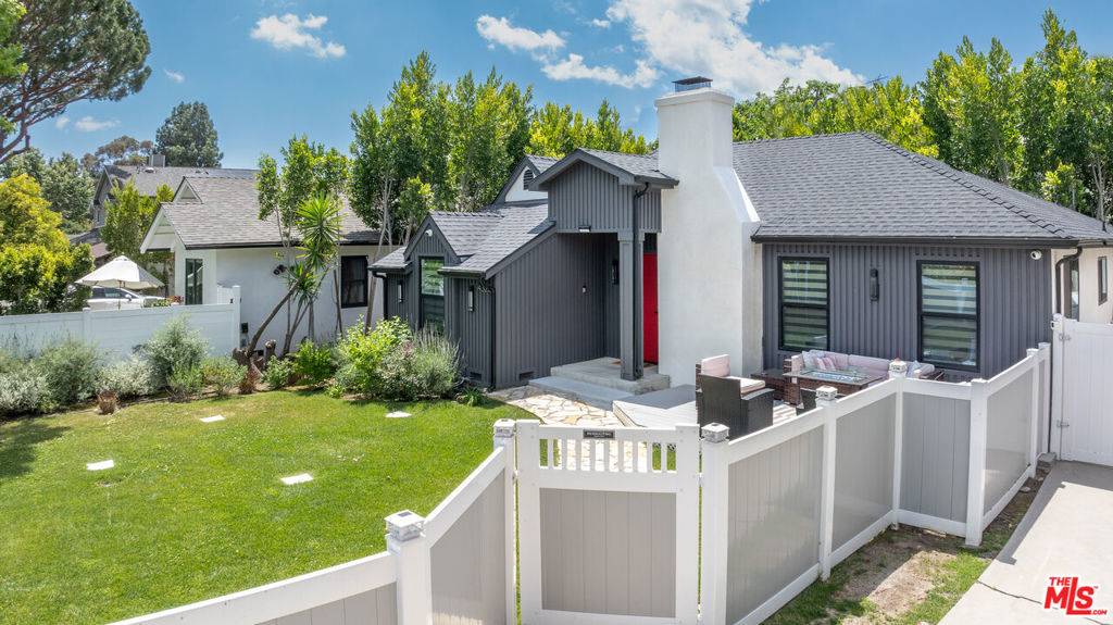 Studio City, CA 91604,4323 Irvine AVE
