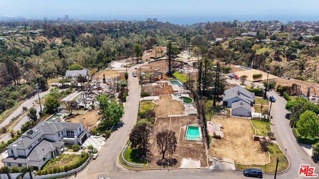 Pacific Palisades, CA 90272,1085 Villa Grove DR