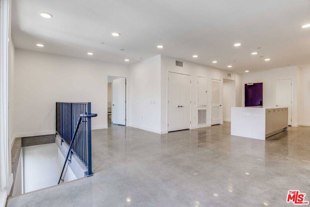 West Hollywood, CA 90046,1250 N Fairfax AVE #406