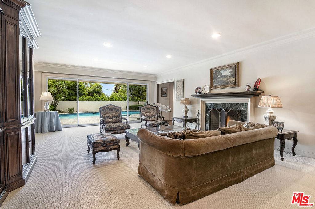 Los Angeles, CA 90034,2224 Guthrie DR