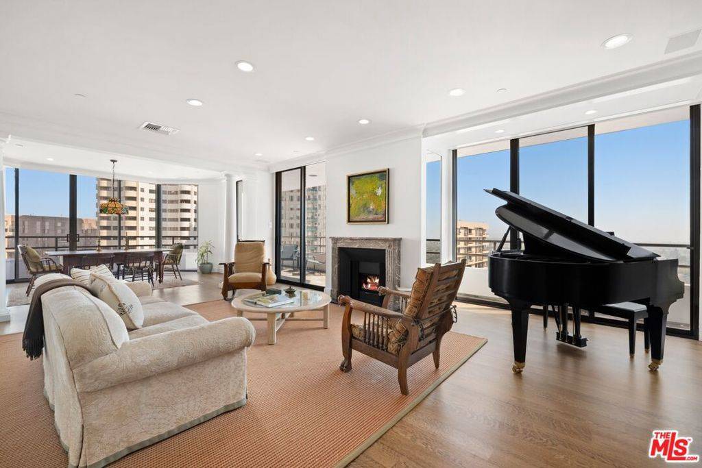 Los Angeles, CA 90024,10601 Wilshire BLVD #1202
