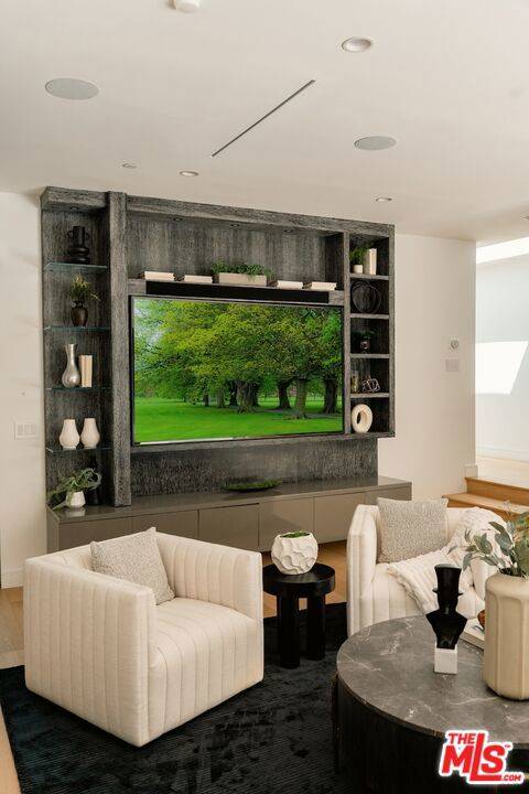 West Hollywood, CA 90048,540 Westmount Dr