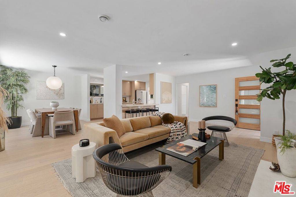 Los Angeles, CA 90045,7248 W 88th PL
